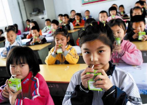 “学生饮用奶计划”为学子健康保驾护航